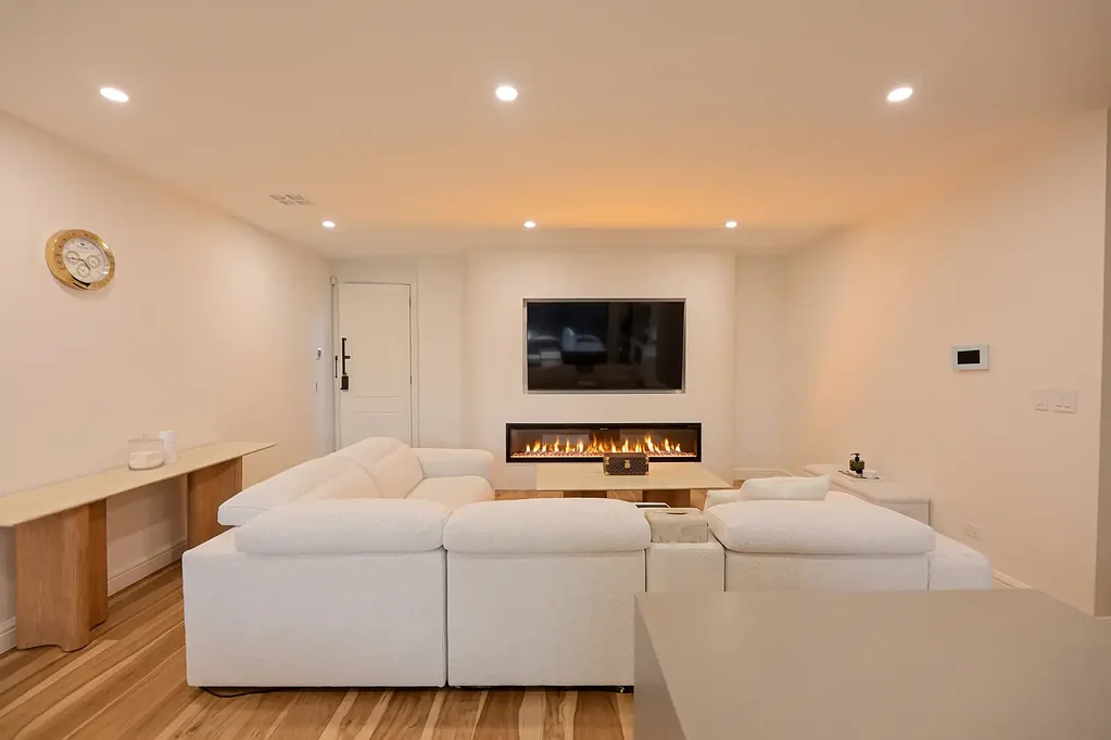Coburg North 3房 精心设计的现代居所，乐享轻松生活 A Modern Retreat Designed for Effortless Living