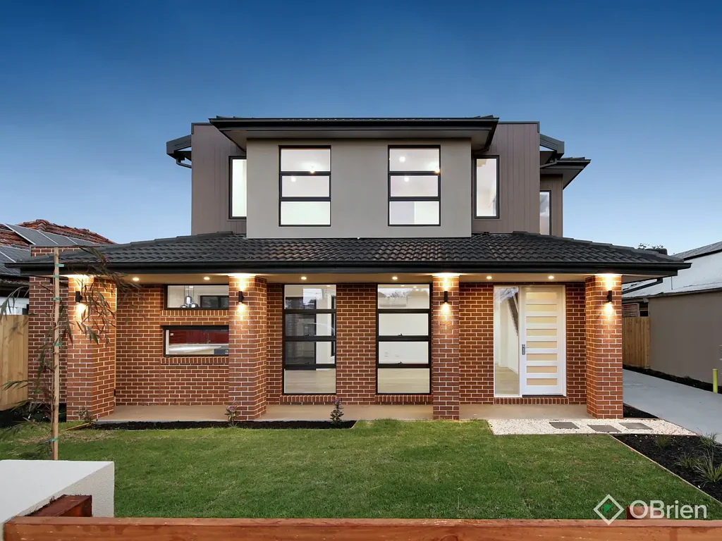 Oakleigh South 4Phòng ngủ Modern, family focused, luxury townhouse