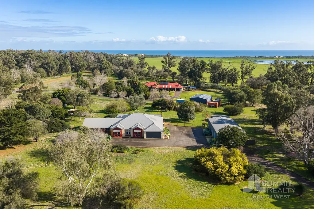 Stratham 4Moenga Where Country Calm Meets Coastal Living