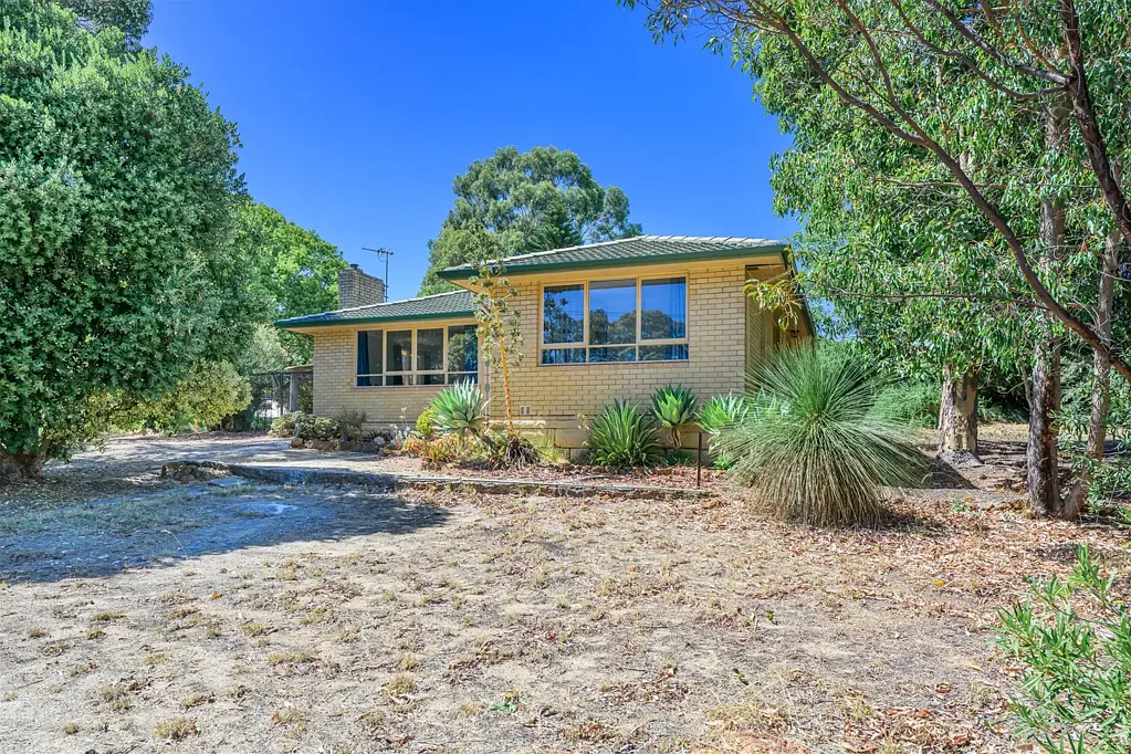 14 Nichol Street, Mundaring, WA 6073