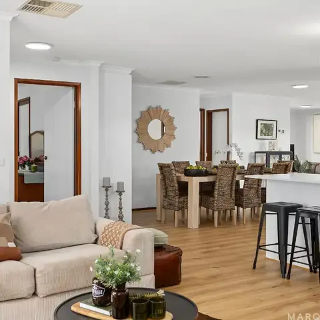 Mckellar 4部屋 Renovated family home with 6 car accommodation - Private 740 sqm block