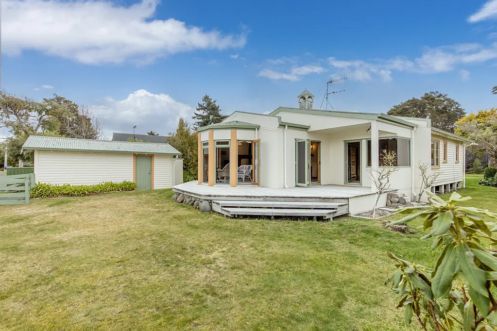 Lake Taupo (East) 3房  When Location Matters