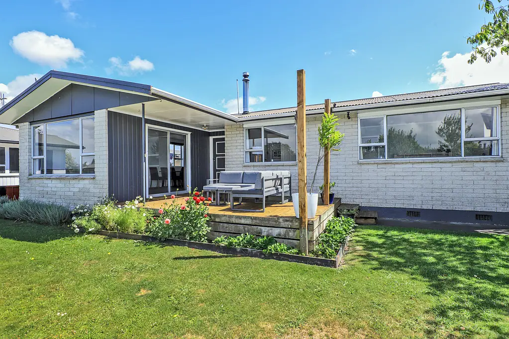 Raureka 3 Bedroom Garage, Free-hold, Brick: Tick- Come See!