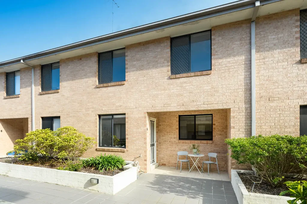 Sutherland 3 Slaapkamer Modern townhouse offering space and convenience.