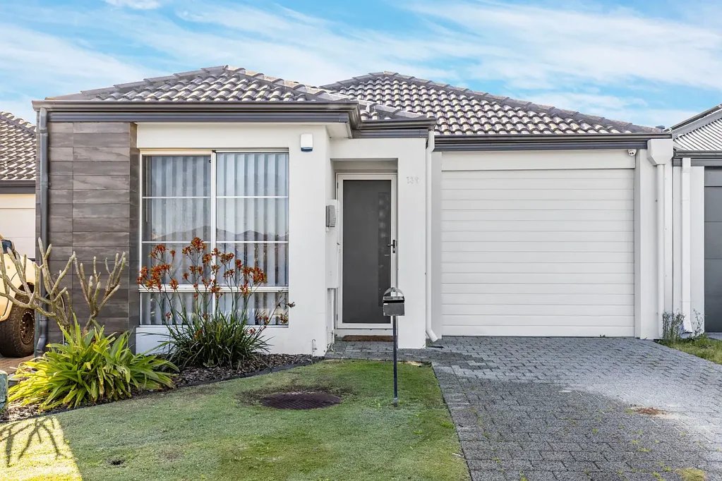 Stylish and Low Maintenance 3 x 2 x 1