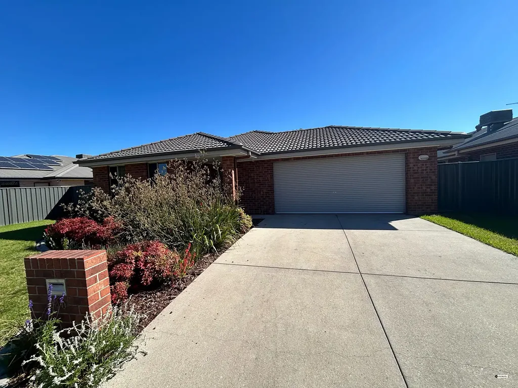 4 Bedroom Home in Great East Albury Location!
