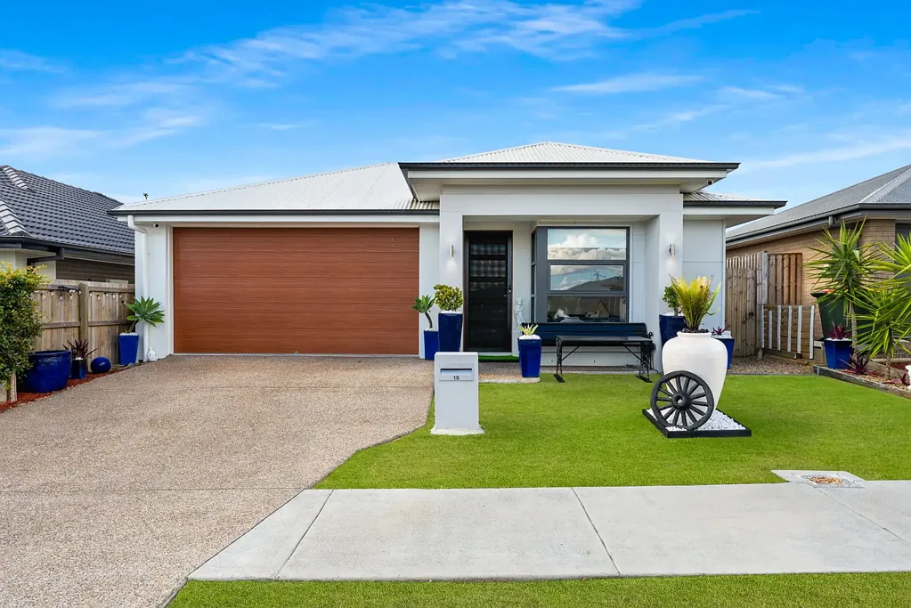 Greenbank 4બેડરૂમ MUST SEE- REFINED FAMILY LIVING IN THE HEART OF COVELLA