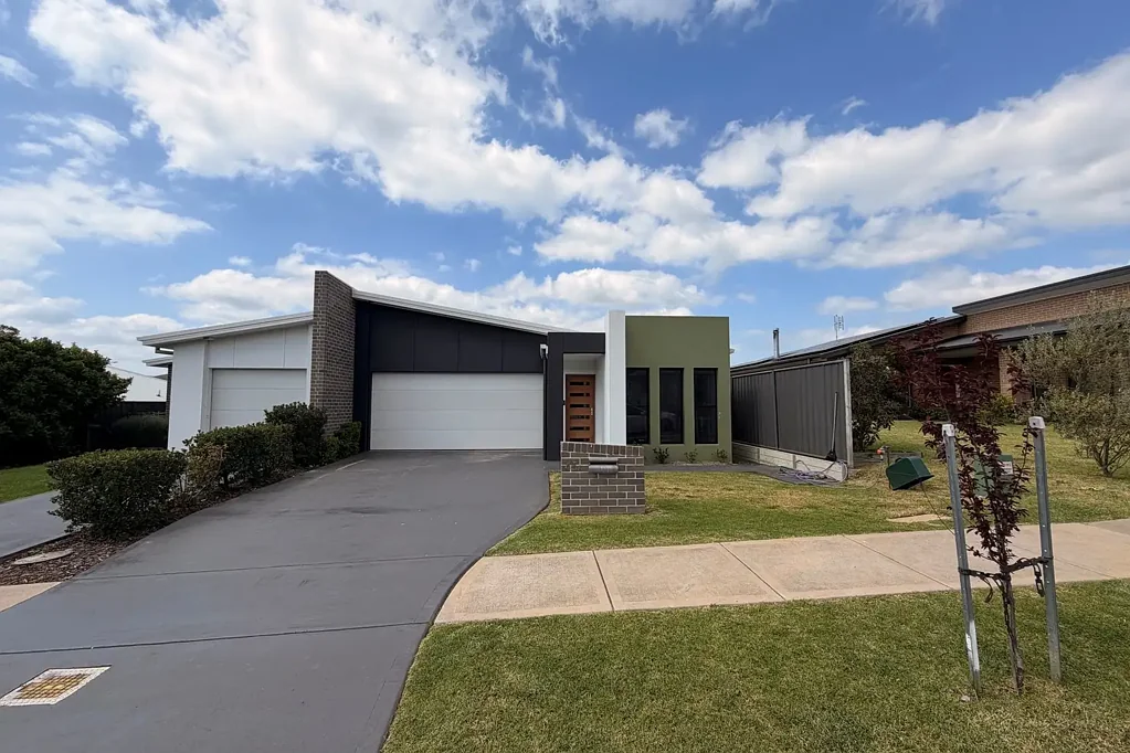 NEAR NEW HOME WITH HIGH QUALITY FINISHES