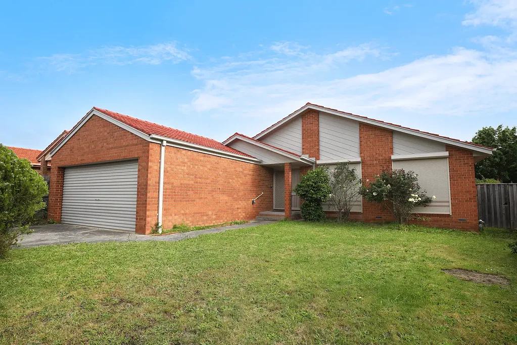 Rowville 4 Bedroom Spacious Renovated Family Home in Prime Wellington Village Location