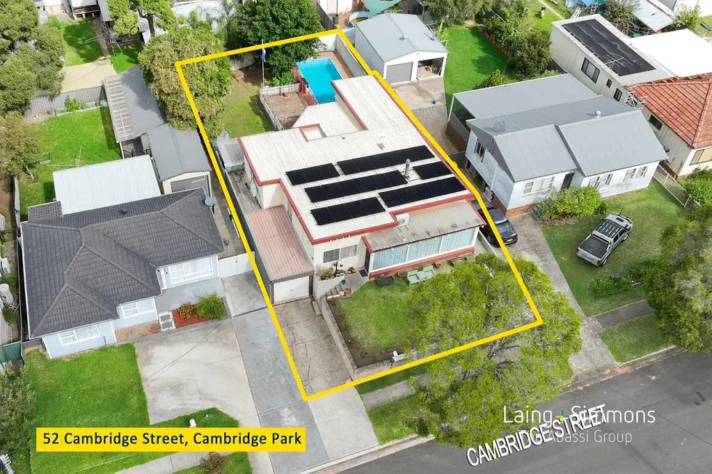 Cambridge Park 4 Slaapkamer Generous Living, Great Bones & a Pool to Match