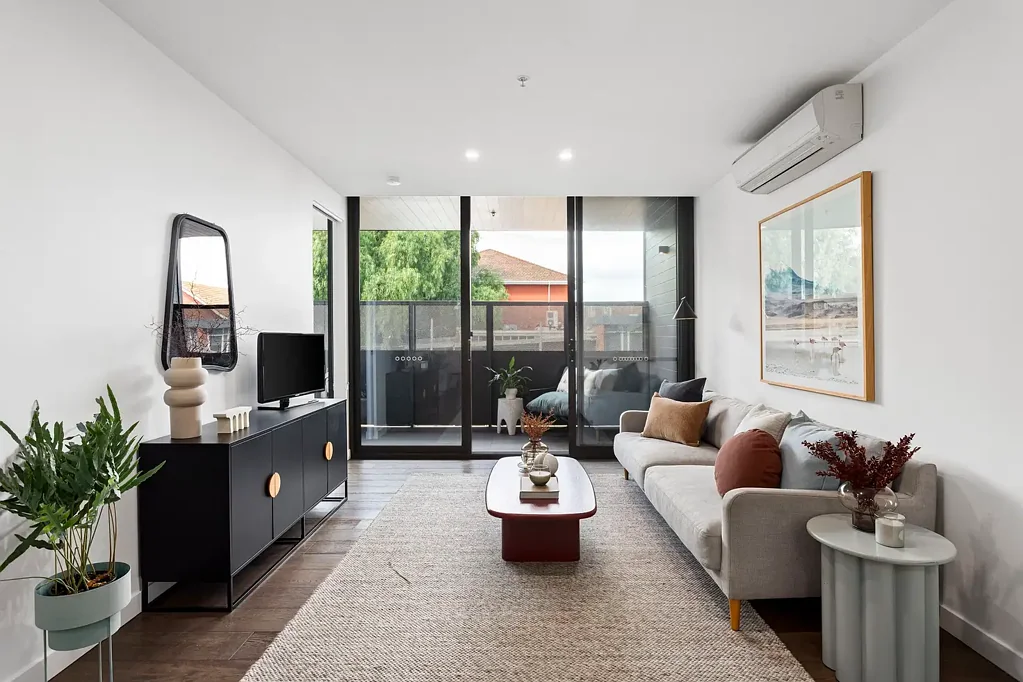 Prime location in Caulfield North's hub!