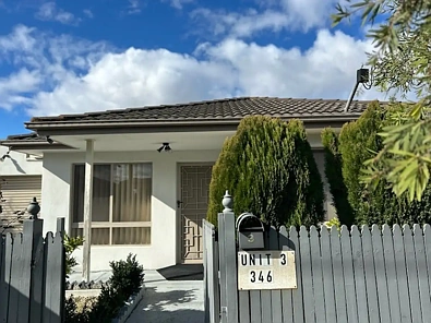 Broadmeadows 2房 独立临街 无公维费 宽敞客厅 大卧套卫 双车库 便捷生活 House Or  Unit