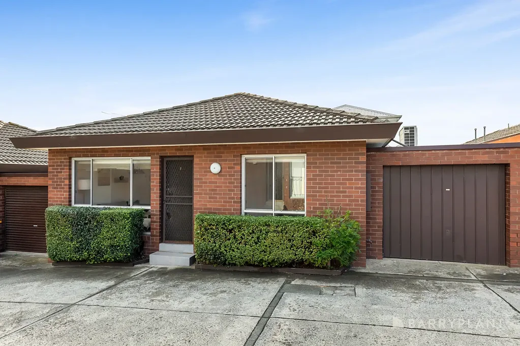 Mordialloc 2房 热门地段步行便利 宽敞客厅设备齐全厨房 现代电器宽敞卧室内置衣柜 抛光地板光洁浴室 Superb Location with all Amenities