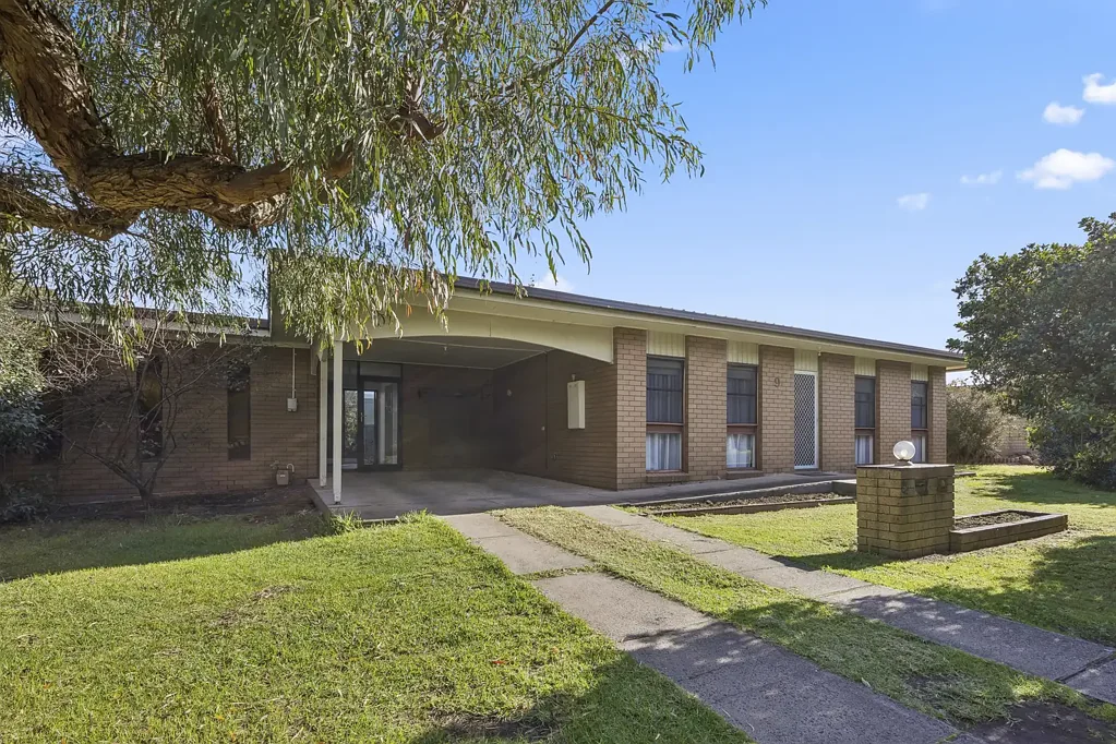 Cobden 2 Bedroom A Smart Investment or Ideal Place to Call Home!