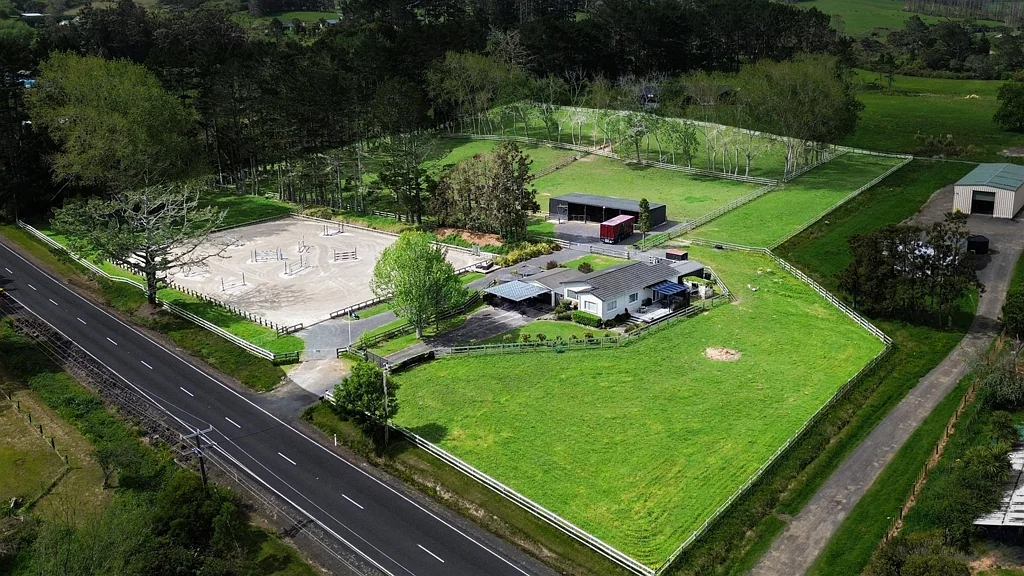 Taupaki 4 Slaapkamer EQUESTRIAN LIFESTYLE WITH SUBDIVISION POTENTIAL