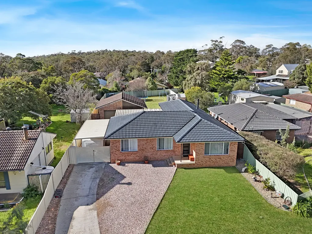 Hill Top 4Moenga Spacious Family Living on a Generous 1,088sqm Block
