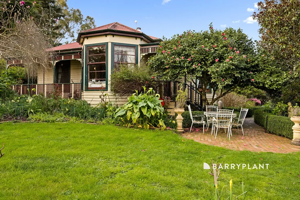 Drouin West 4બેડરૂમ Historic Homestead Set in Beautiful Gardens –7.94 ha