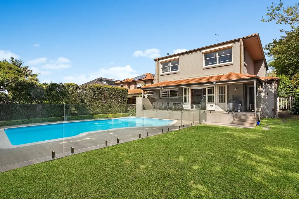 Rose Bay 5Zimmer “Made for Entertaining”Enchanting Family Home Offers Effortless Indoor/Outdoor Entertaining, Level Gardens + Pool in Ideal Village Location
