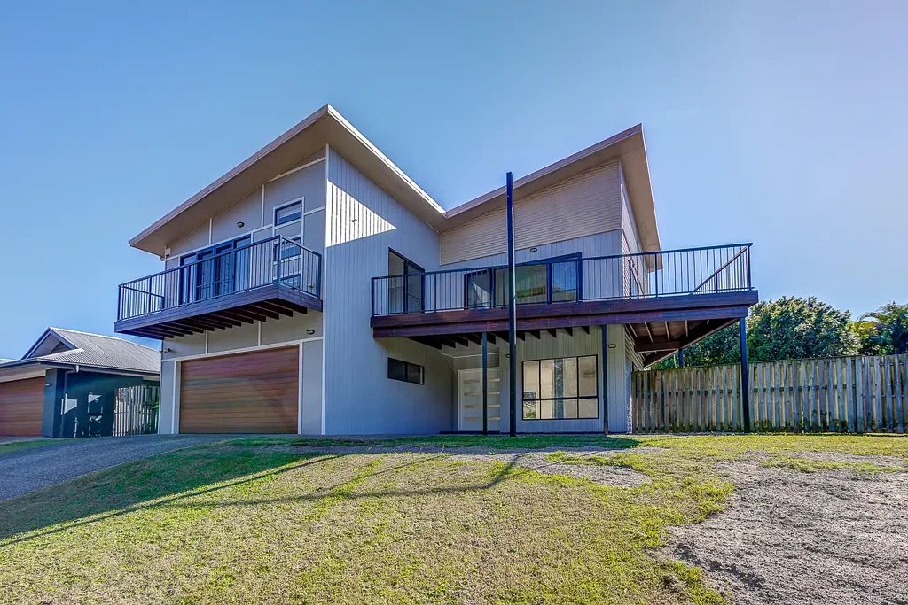 Spacious Family Home with Multiple Living Areas – Prime Location