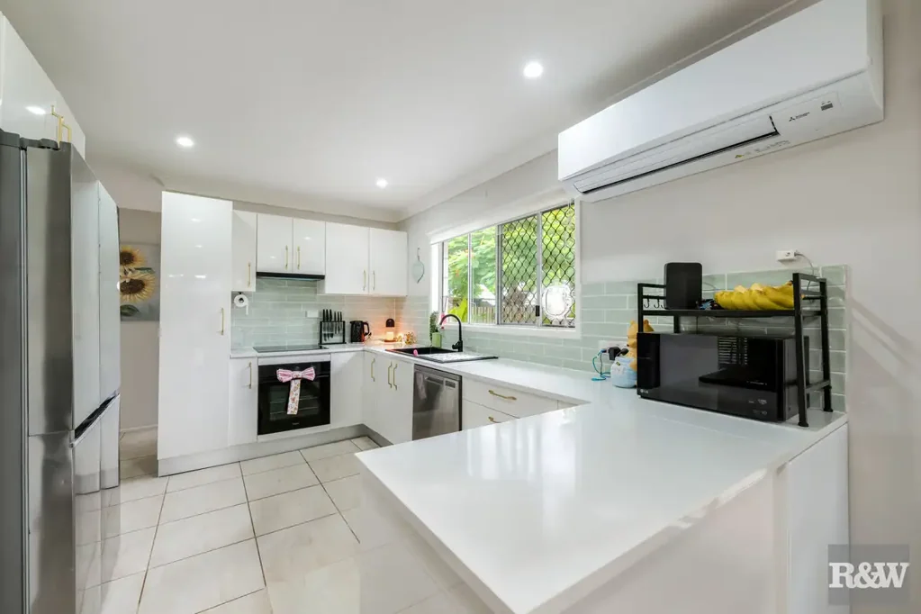30 SUNSET Drive, Thabeban, QLD 4670