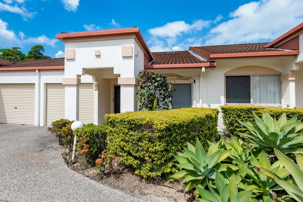 FULLY FURNISHED 2 BEDROOM VILLA IN TRINITY BEACH!