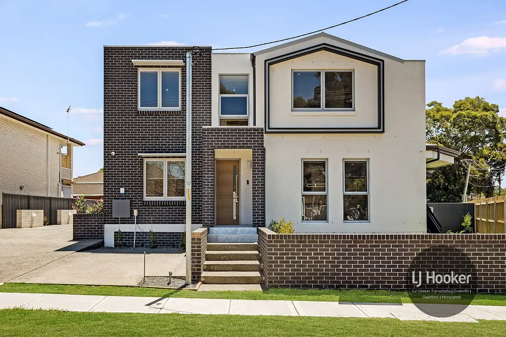 Merrylands 5Kwarto Luxury Living with Everyday Convenience - Brand New Designer Duplex - Price Reduced - Must Be Sold!