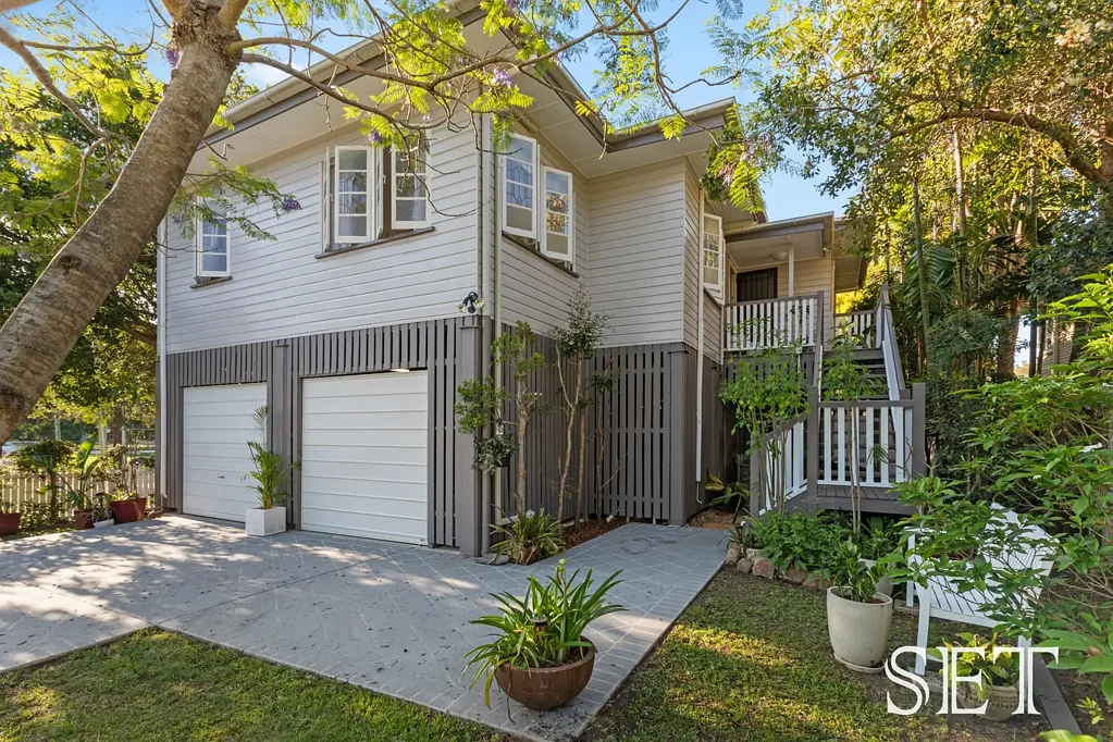 Oxley 3कमरा Renovated Home with Dual-Living Potential & Park Views