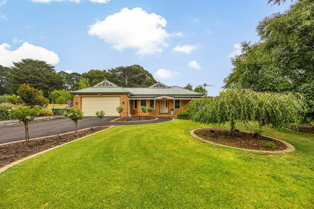 Gisborne 4房  Exquisite Family Home of Rare Grandeur, with Pool
