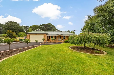 Gisborne 4房  Exquisite Family Home of Rare Grandeur, with Pool