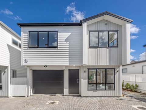 Bucklands Beach 3房  Standalone Corner Home in BBI and Macleans Zone