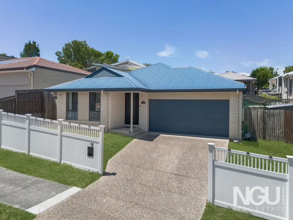 Springfield Lakes 4ห้องนอน Lakeside Comfort, Modern Living & Leafy Serenity in a Coveted Springfield Lakes Pocket