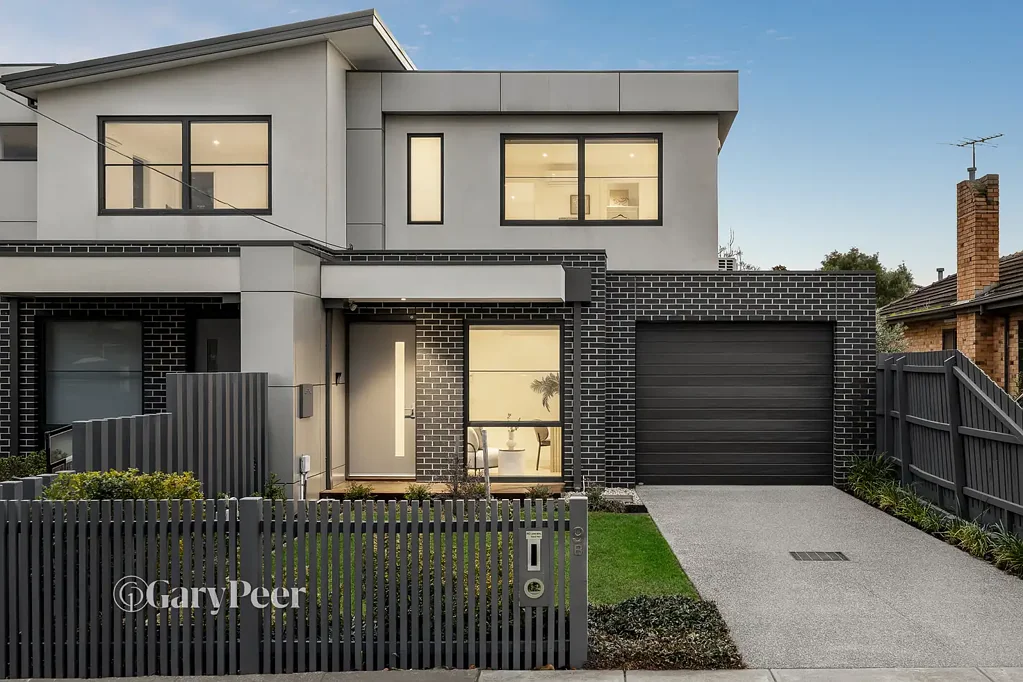 Bentleigh 4कमरा Exceptional four-bedroom living in a prized school zone