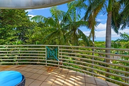 8/4 Giuseppe Court, Coconut Grove