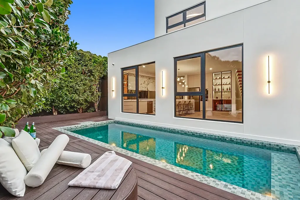Hampton East 5chambre The Brief: Five-bedroom, Four Bathroom Designer Residence with Premium Finishes