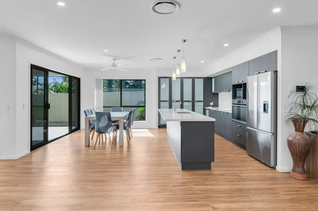 Molendinar 4房  3 Year Old Home Designed For Easy Family Living & Entertaining