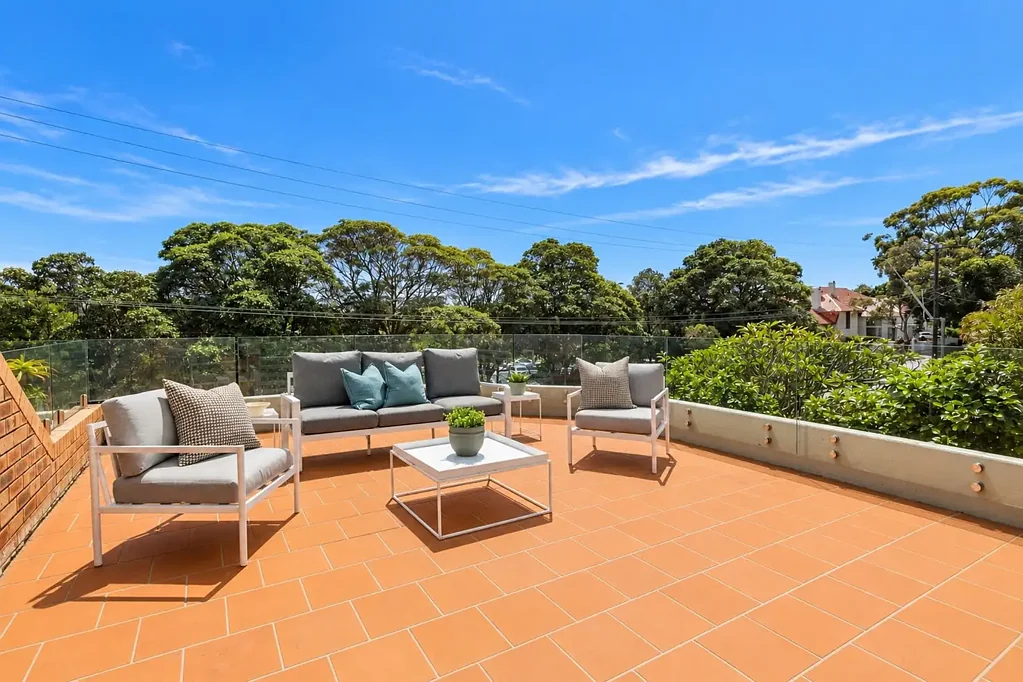 Fairlight 2房 带阳光露台的联排别墅式住宅 Townhouse-style home with sun-drenched entertaining terrace