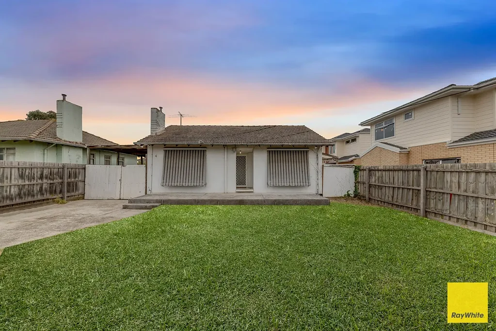 LOVELY FAMILY HOUSE FOR RENT IN THE HEART OF LAVERTON !