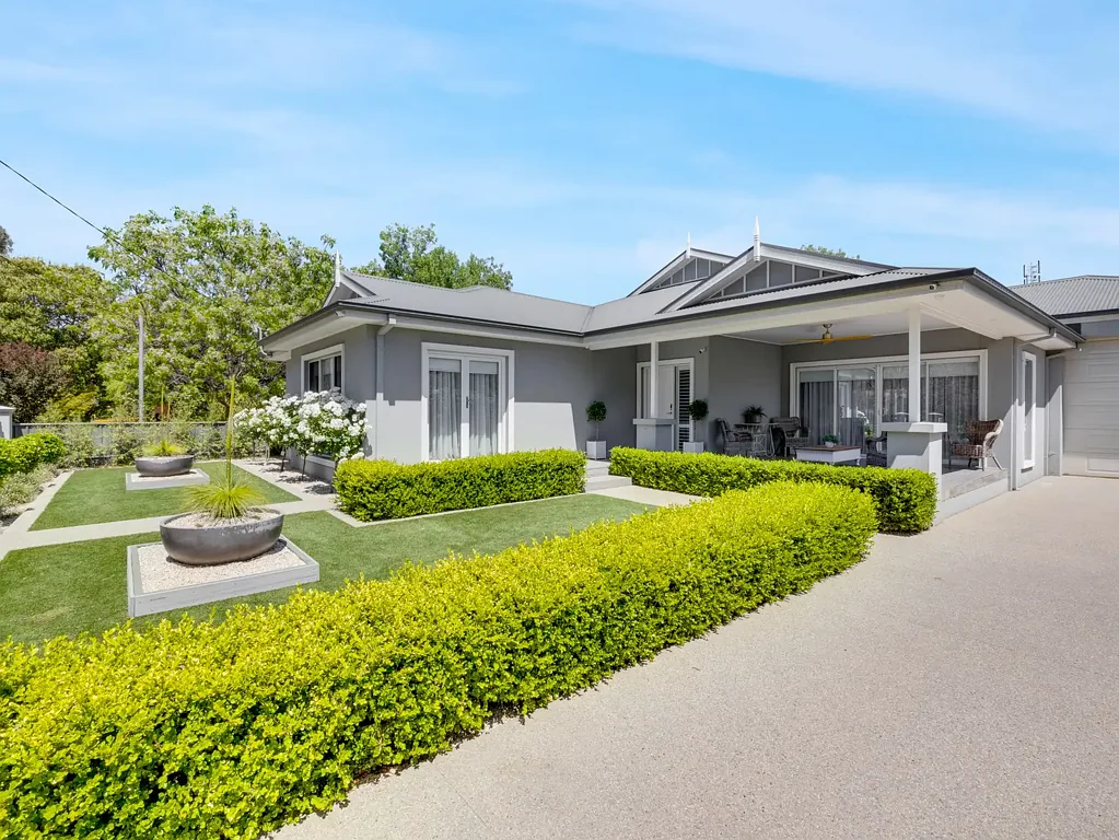 Benalla 5房  ELEGANT FAMILY SANCTUARY WITH DUAL PURPOSE LIVING