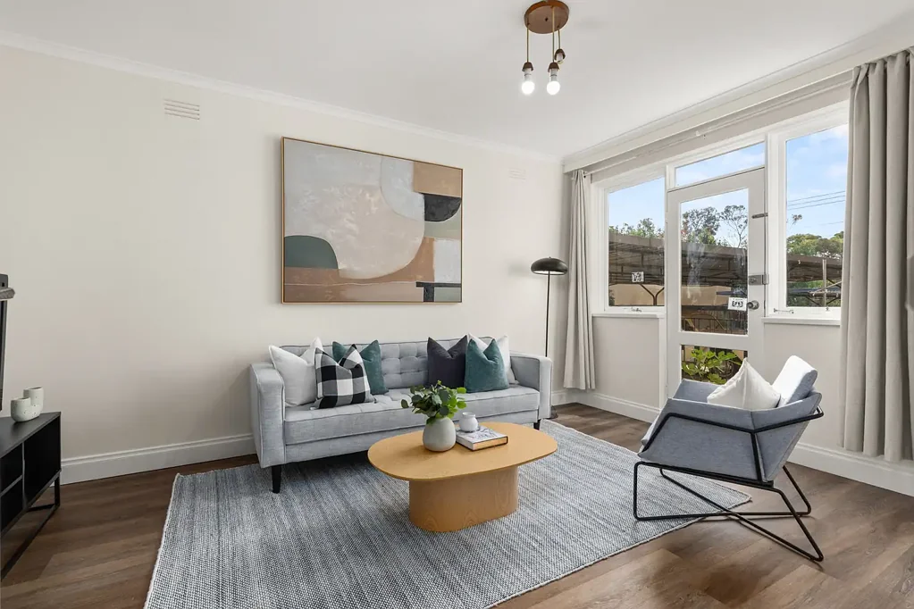 Hawthorn East 1房 热门地段底楼公寓 精美布局 舒适便捷 光线充足 功能厨房 宽敞卧室 私人阳台 单车位 步行生活 方便出行 Ground Floor Living in a Prime Hawthorn East Pocket