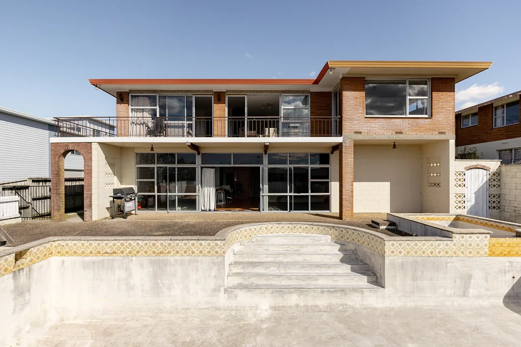 Maungatapu 4ਬੈੱਡਰੂਮ Grand in Size, Solid in Build, Rich in Potential