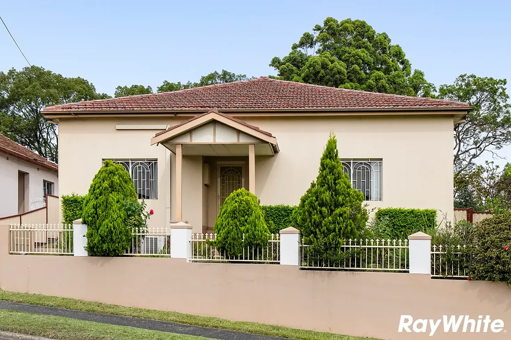 West Ryde 3غرفة نوم Spacious house sized, double-brick villa near riverfront/transport