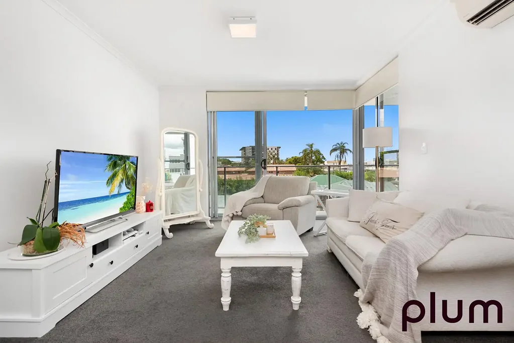 Effortless, Stylish Living in Prime Indooroopilly Location!