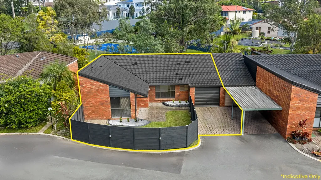 Ashmore 3 Slaapkamer RENOVATED TOWNHOUSE WITH DUAL ENCLOSED COURTYARDS