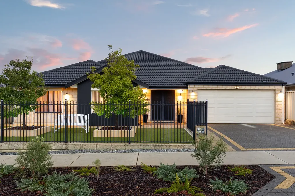 Ridgewood 4房  ** SPACIOUS 4/5 Bedrooms,THEATRE room + ACTIVITY area