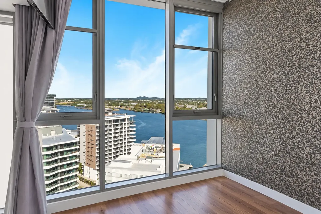 Hamilton 2Moenga Top-Floor Living with Uninterrupted Northern Views