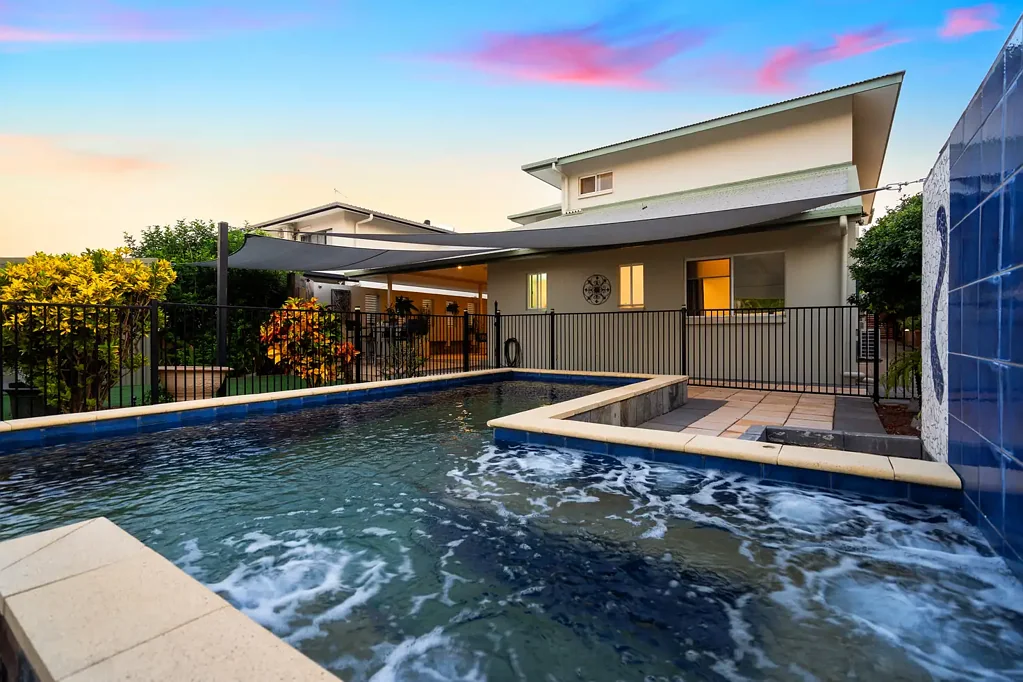 Bayview 4कमरा Effortless executive appeal in stunning Bayview!