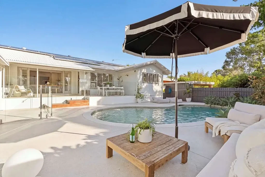 STUNNING FAMILY RETREAT WITH POOL, MULTIPLE LIVING ZONES & OUTDOOR ENTERTAINING IN PRIME SOUTHPORT LOCATION
