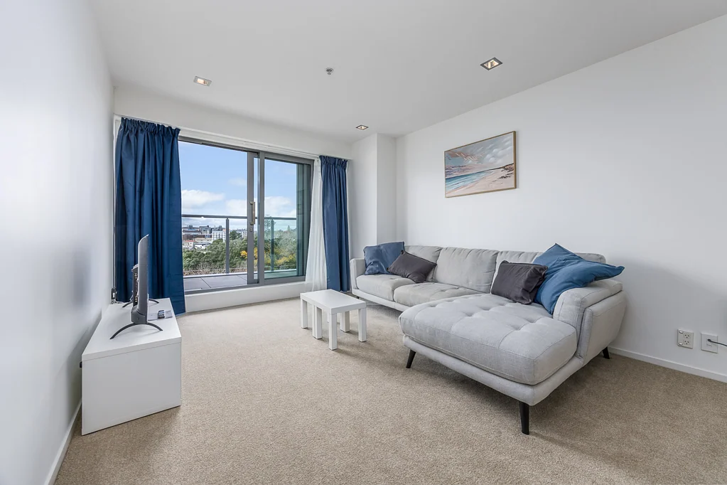 Sunny Upper Queen Street Sanctuary - Furnished Living with Parking