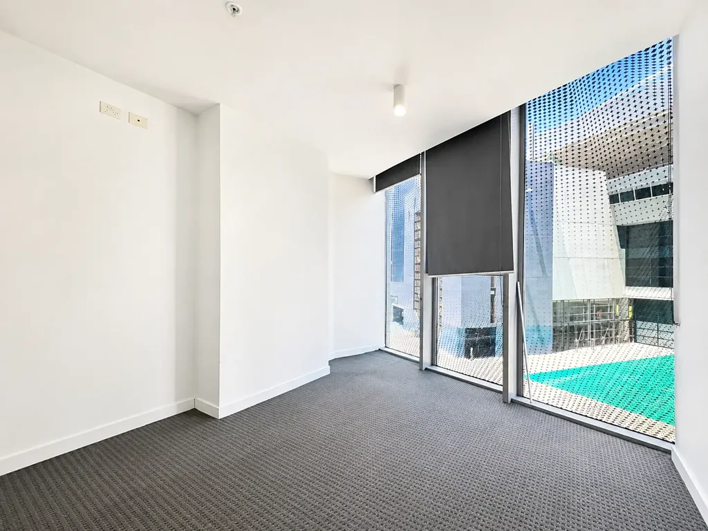 Spacious 2-Bedroom, 2-Bathroom Apartment in Prime Docklands Location