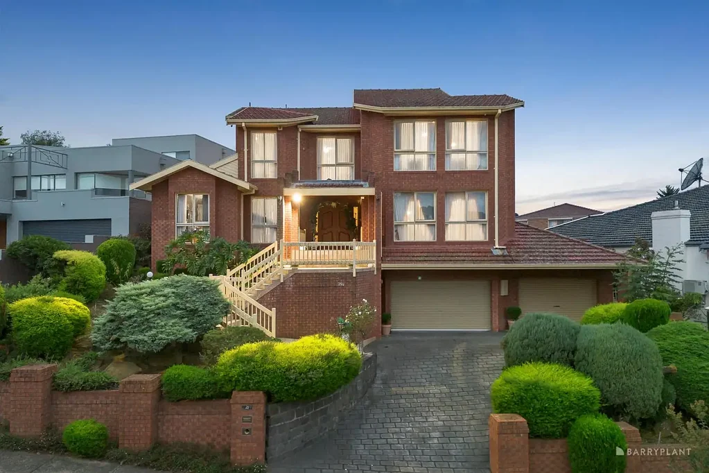 Templestowe 5Moenga A grand family upgrade inside a prestigious dual school zone.